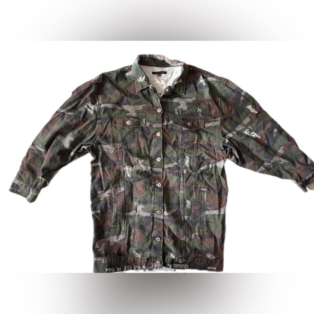 Fiore Women’s camouflage denim distressed jacket
M/L NWOT - Picture 3 of 12